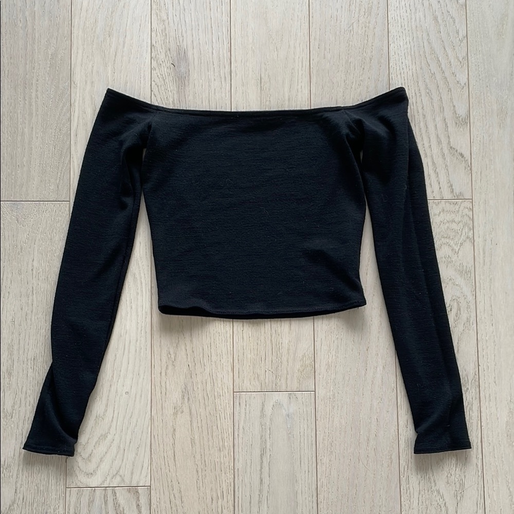 Wilfred Black Off-the-Shoulder Long Sleeve Crop Top